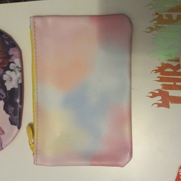 2 Makeup bags - Picture 3 of 3